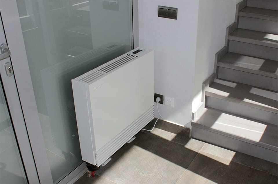 Напольный фанкойл Mycond Silent MCFS-300T2 3,1 кВт, площадь обогрева 30 м²