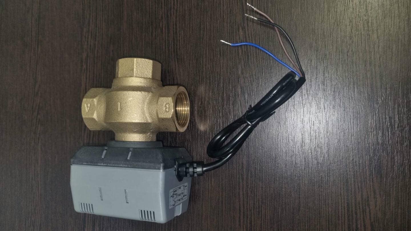 Триходовий клапан Raymer 325 TW з електроприводом для гідравлічної зони