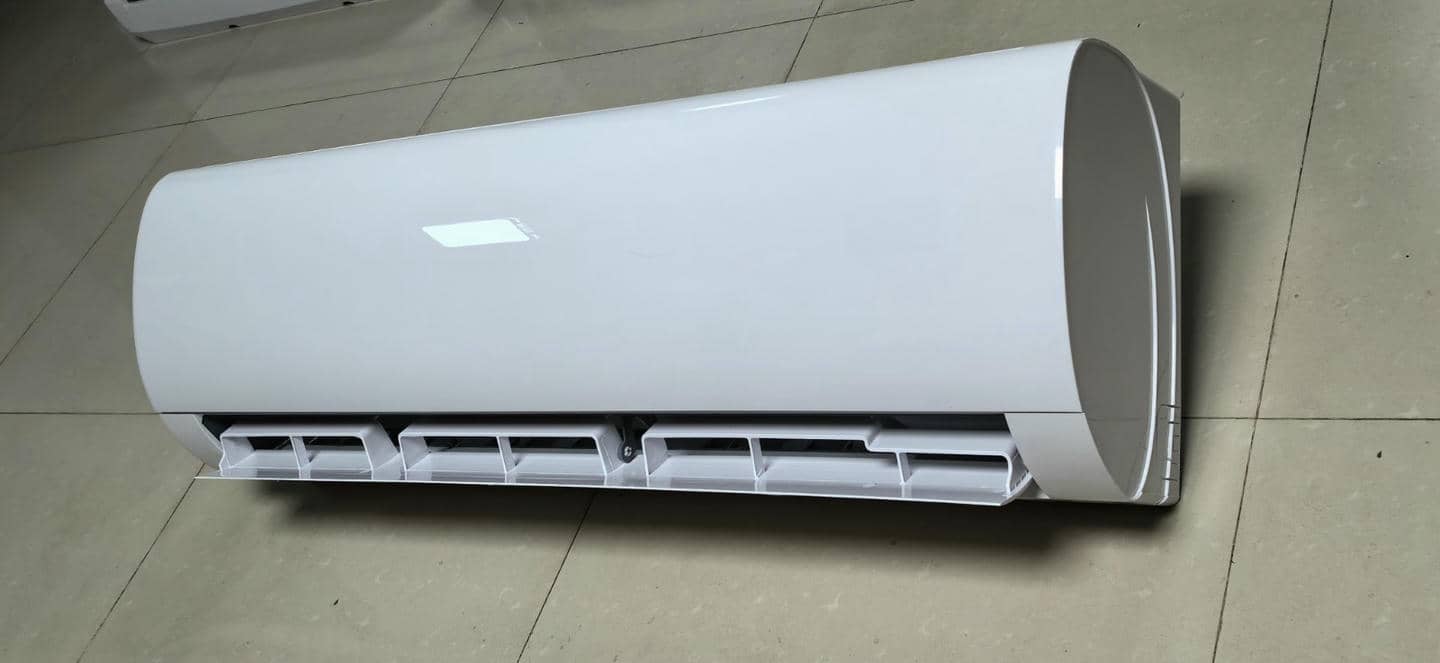 Настінний фанкойл Raymer FAN-102BGW, вбудований Wi-Fi, інверторний 1020 м³/год, 5.41 кВт, до 55 м²