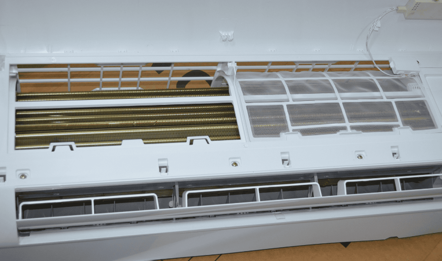 Настінний фанкойл Raymer FAN-102BGW, вбудований Wi-Fi, інверторний 1020 м³/год, 5.41 кВт, до 55 м²