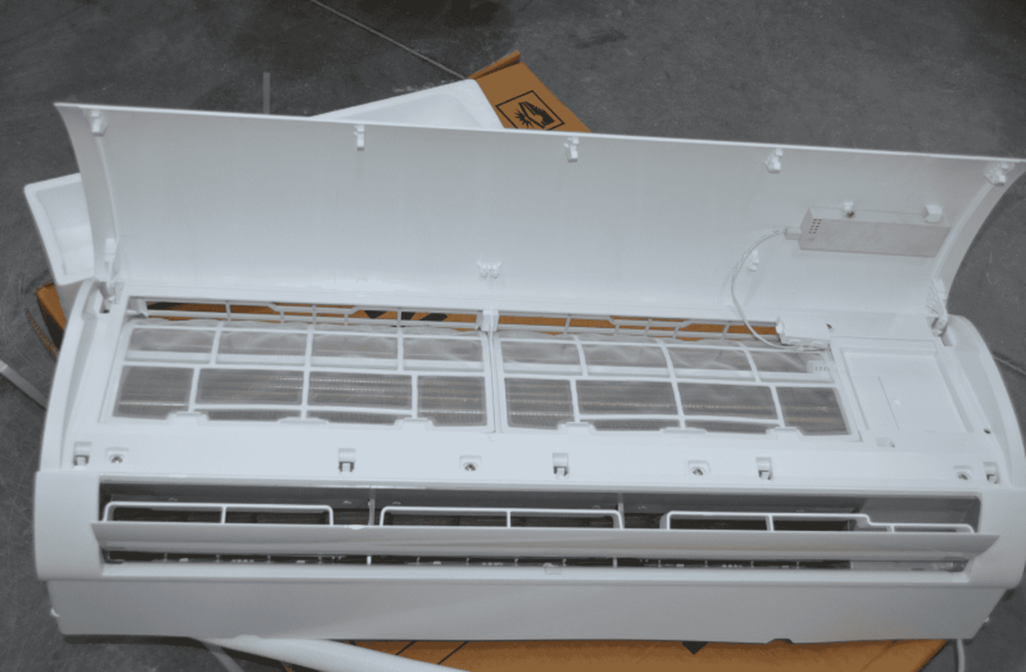 Настінний фанкойл Raymer FAN-102BGW, вбудований Wi-Fi, інверторний 1020 м³/год, 5.41 кВт, до 55 м²