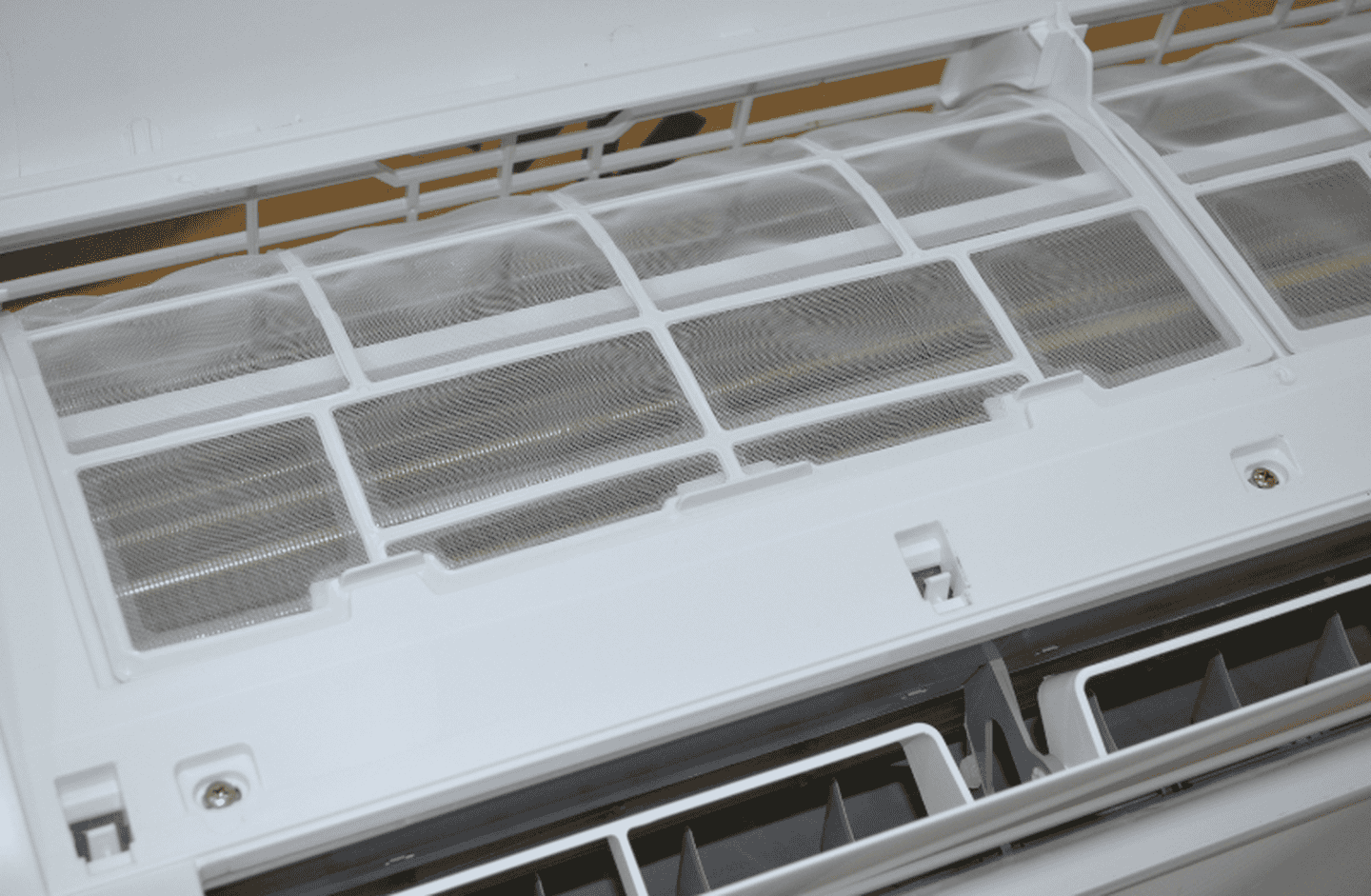 Настінний фанкойл Raymer FAN-102BGW, вбудований Wi-Fi, інверторний 1020 м³/год, 5.41 кВт, до 55 м²